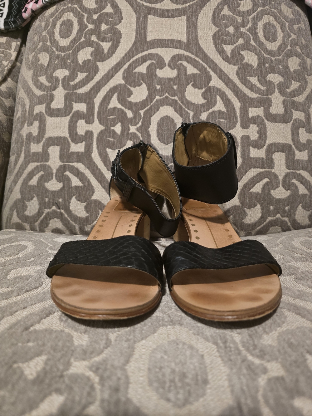 Dolce Vita Black Ankle-Strap Open-Toe Sandals